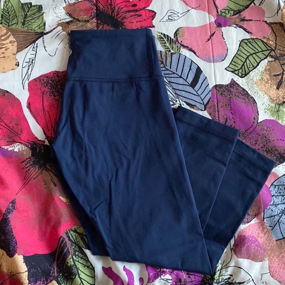 Lululemon Wunder Under Crop - Picture 3 of 8